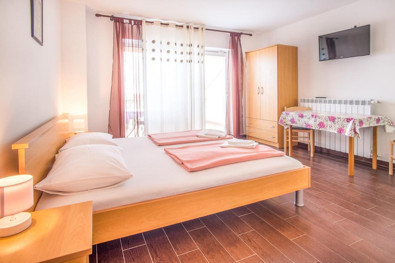 Apartments Bogdanic Krk I Krk Town Esterno foto