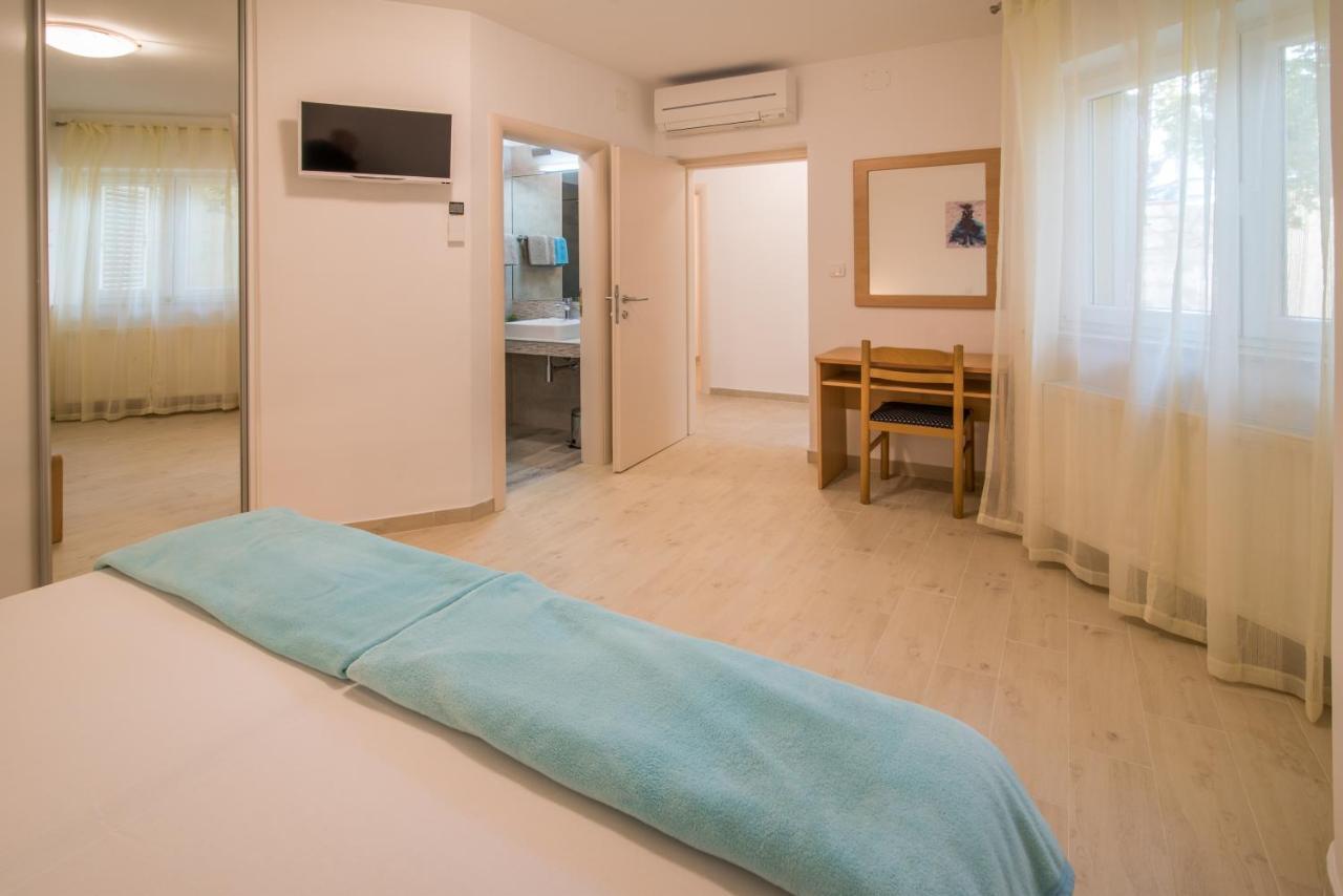 Apartments Bogdanic Krk I Krk Town Esterno foto